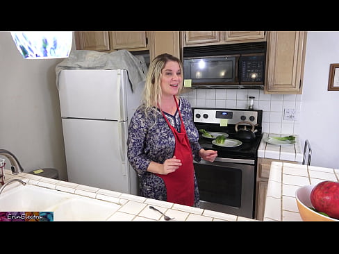 ❤️ Stepmom u munghje in cucina prima di a so data ❤ Bella porno à noi ❌