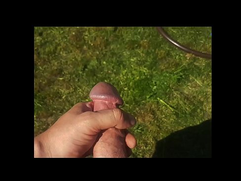 ❤️ Hottie si fa scopare a figa rosa è cums cun un squirt in un giardinu d'estate ❤ Bella porno à noi ❌