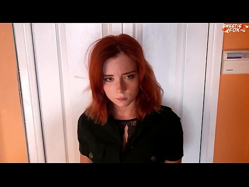 ❤️ A Guardia di Sicurezza hà punitu una bella donna per un tacchettu - Cum in bocca ❤ Bella porno à noi ❌