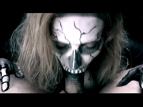 ❤️ Ragazza demonia chì succhia u cazzo cù a so bocca nera è ingoia cum. ❤ Bella porno à noi ❌